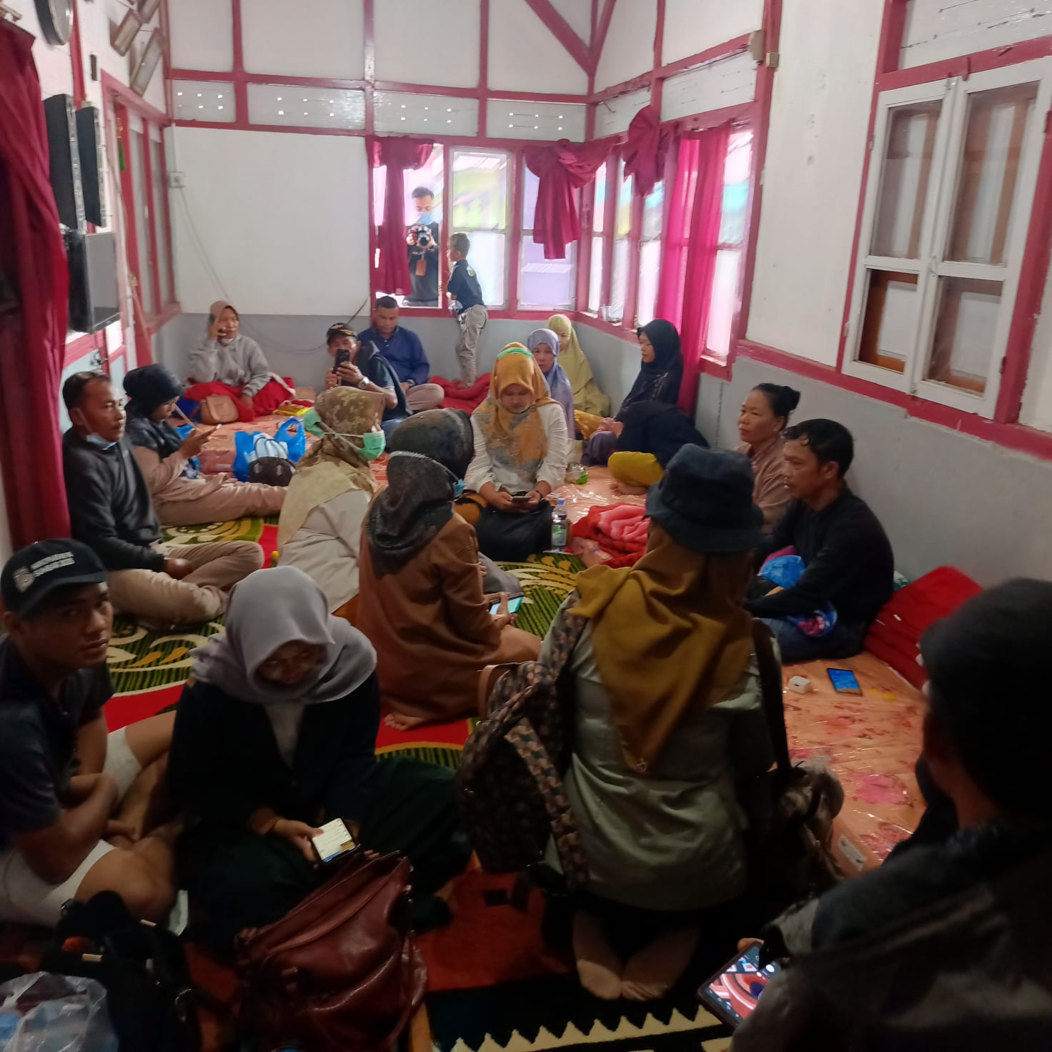 Tidak hanya Evakuasi, PMI juga Buka Layanan Pendampingan Keluarga Korban Erupsi Gunung Marapi, Sumatera Barat