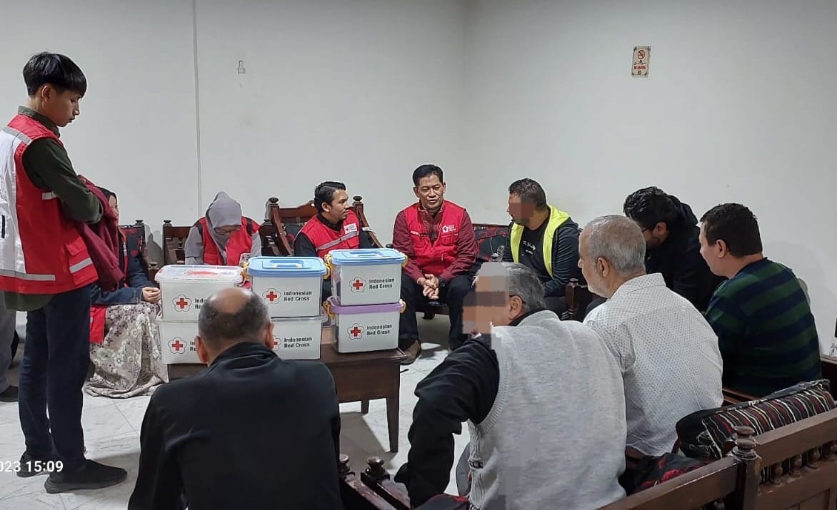 Masyarakat Gaza di Mesir Terima Bantuan Hygiene Kits