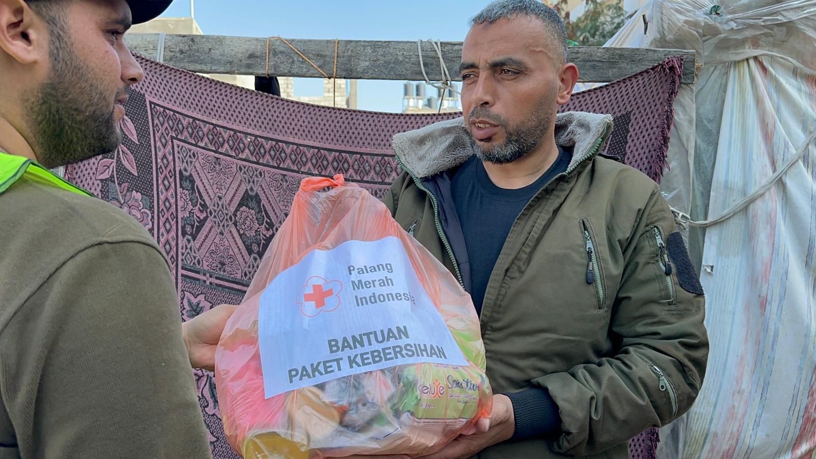 PMI Kembali distribusikan Paket Kebersihan  kepada Pengungsi di Afara Gaza