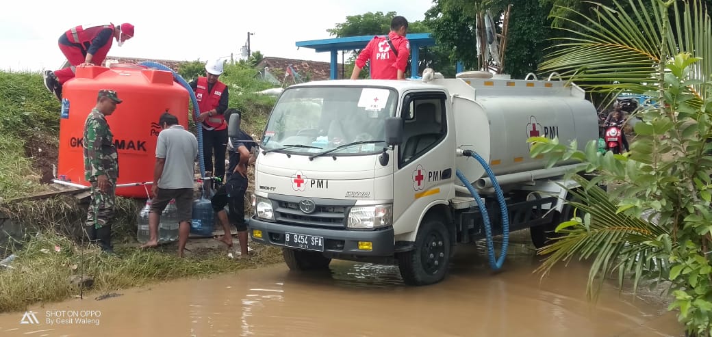Pascabanjir di Demak, PMI Grobogan Bantu Distribusikan Air Bersih