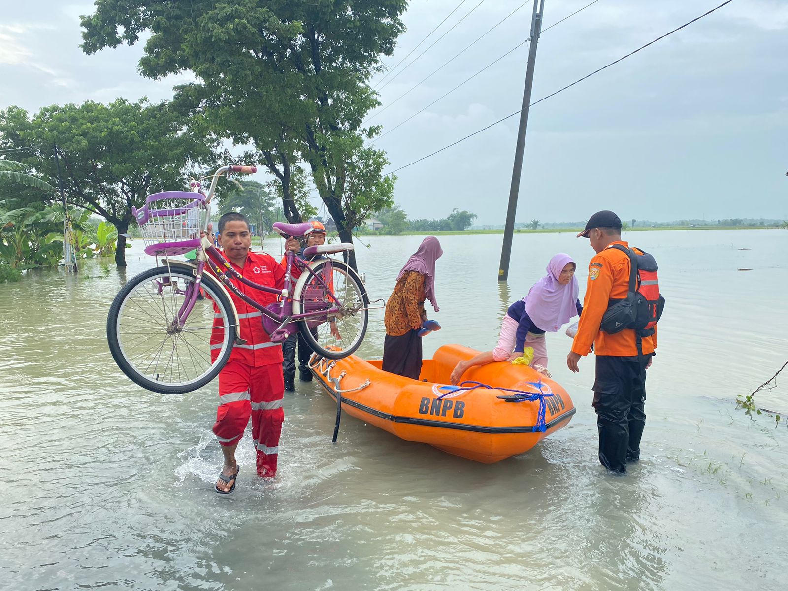 PMI Grobogan Bantu Warga Terdampak Banjir